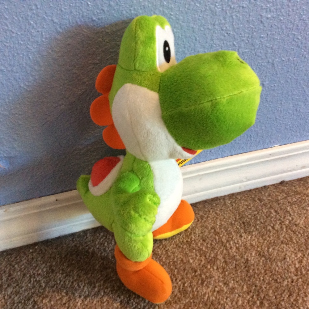 Super Mario Yoshi Plushie - Picture 2 of 4